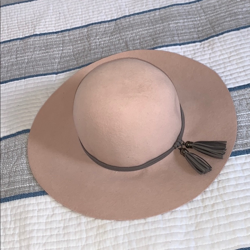 MOVING SALE- NWOT August Hat Company Wool Hat